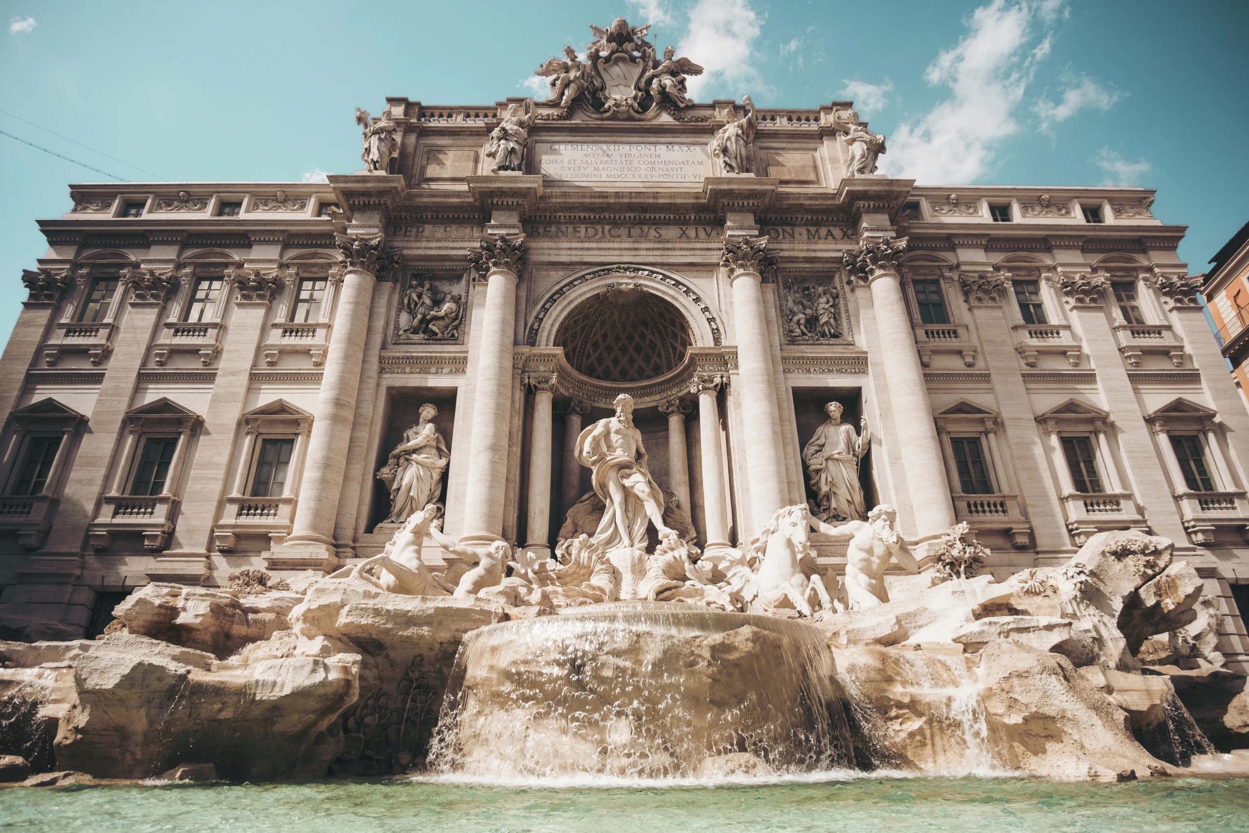 Fontana di Trevi, un monumento clave en viaje a Roma.